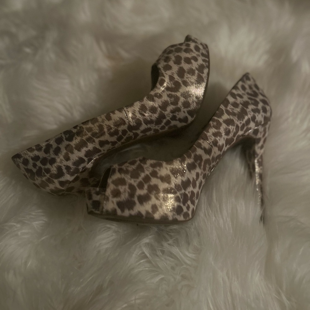 Guess Leopard Open Toe Heels - Picture 3 of 6